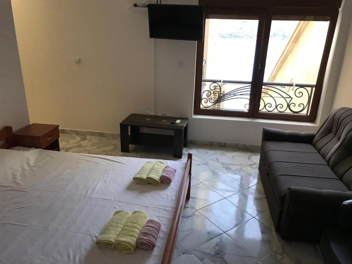Vilena Apartmani Tivat Exterior photo